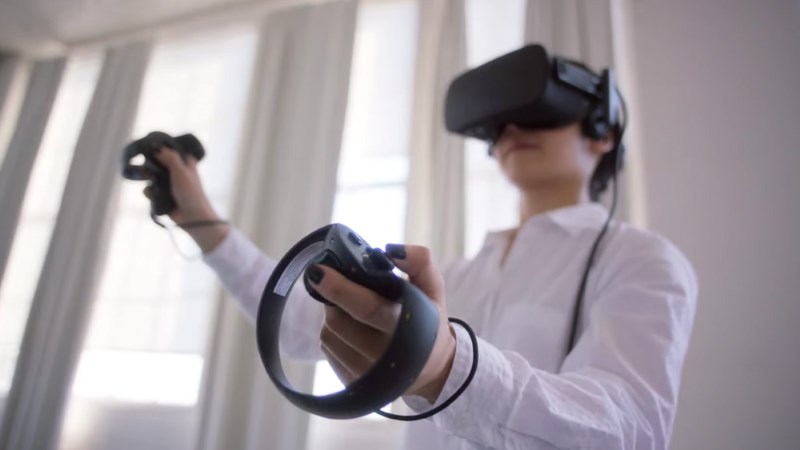 Oculus-says-its-Touch-controllers-offer-a-more-intuitive-and-immersive-VR-experience