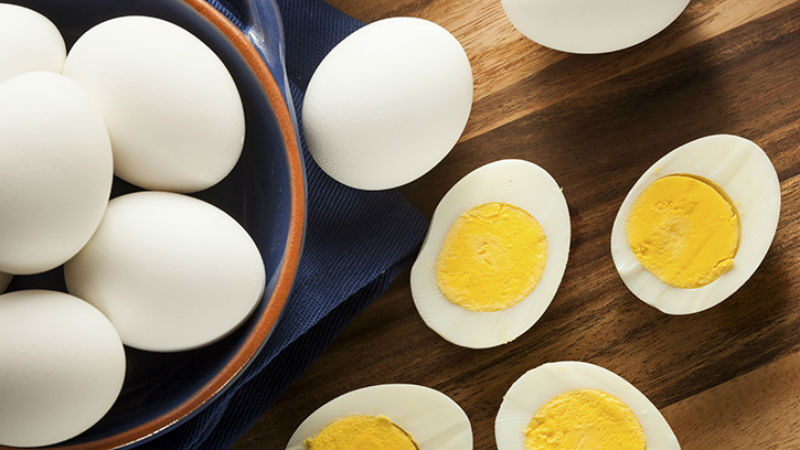 Cum fierbi CORECT ouăle: Ghidul tău minut cu minut - NOOBZ.RO