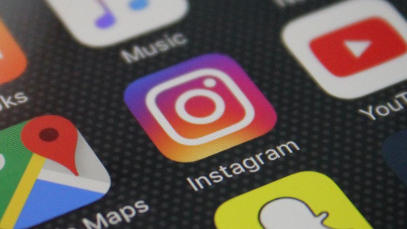 Instagram Testează Mai Multe Poze Intr O Postare Cu Utilizatorii