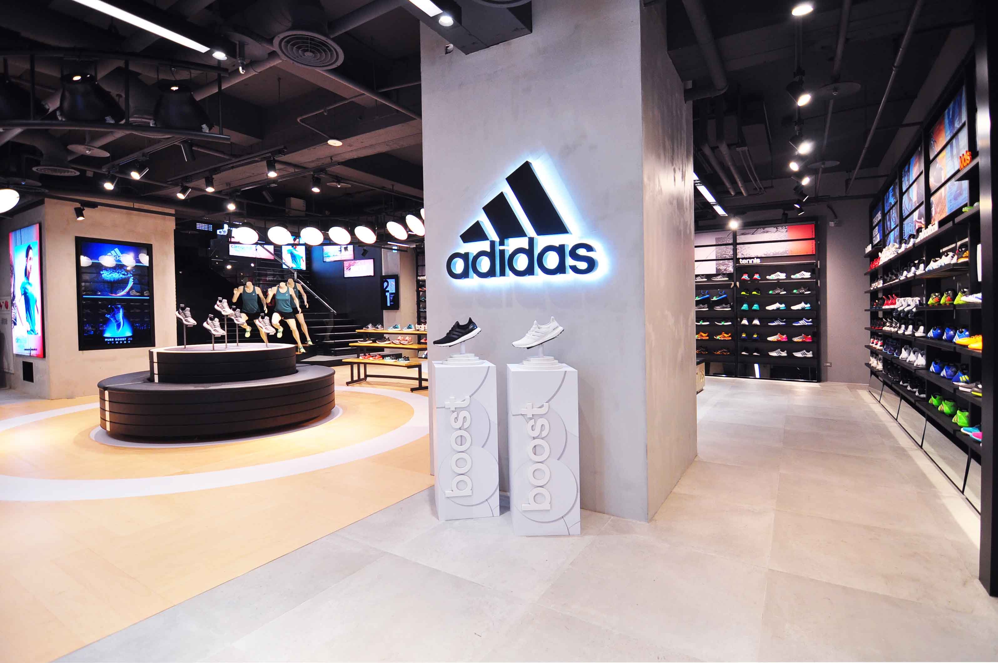 Где находится адидас. Adidas Store. Adidas shop. Adidas JVC. Ad магазин.