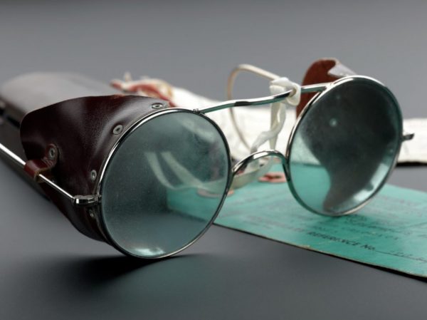 Pat Growl goodbye 5 perechi de ochelari de soare care au scris istorie - NOOBZ.RO