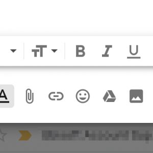 Cum programezi trimiterea unui email pe Gmail – Apasă triunghiul cu vârful în jos pentru mai multe opțiuni