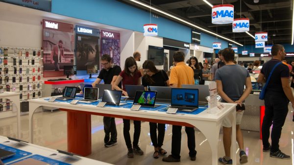 eMAG deschide al 4-lea Apple Shop