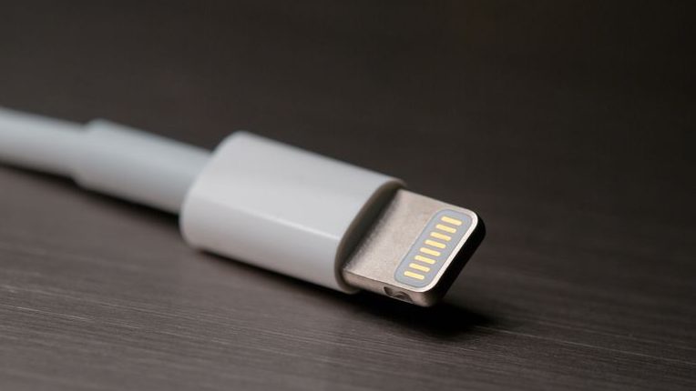 Apple ar putea fi obligat să treacă la încărcarea prin USB-C