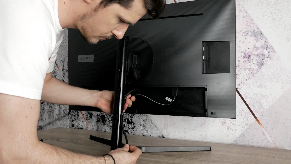 Samsung U32H850UMU Sistem management al cablurilor