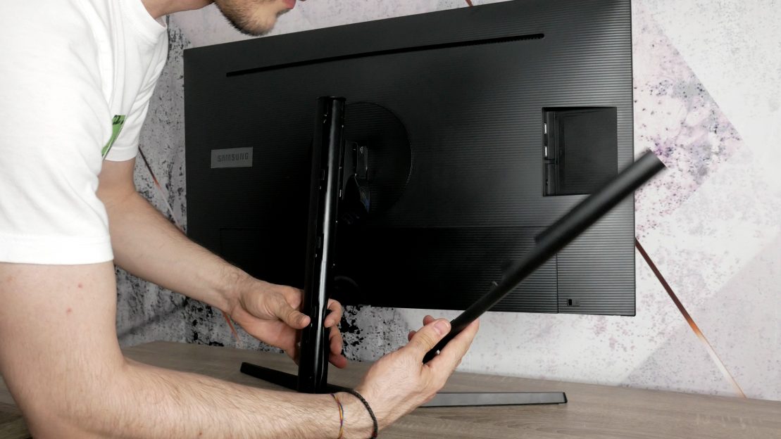 Samsung U32H850UMU Sistem management al cablurilor