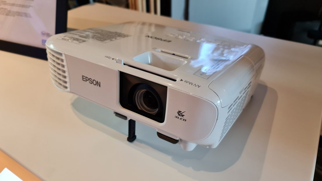 Epson prezintă noi videoproiectoare home cinema