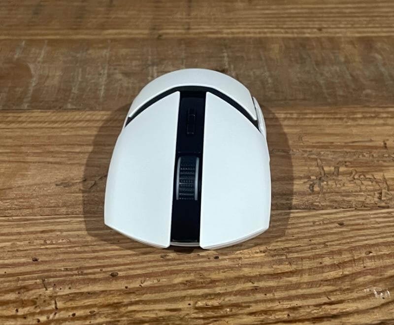 Razer Cobra Pro Review - Unul dintre cei mai buni șoareci de gaming din 2024 6 Razer cobra pro review5 Razer Cobra Pro Review - Unul dintre cei mai buni mouse-uri de gaming din 2024