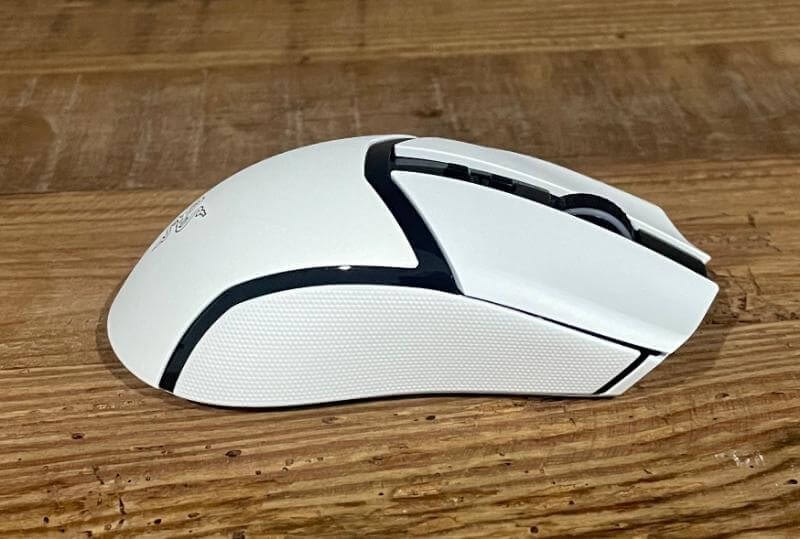 Razer Cobra Pro Review - Unul dintre cei mai buni șoareci de gaming din 2024 9 Razer cobra pro review8 Razer Cobra Pro Review - Unul dintre cei mai buni șoareci de gaming din 2024