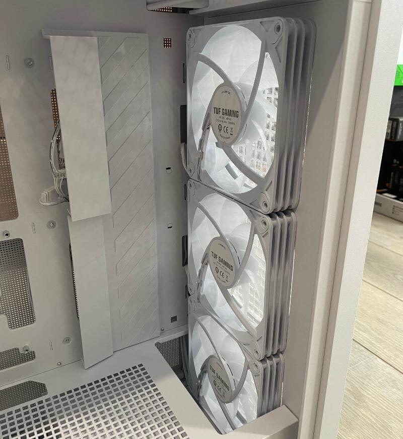 Revizuirea ASUS TUF Gaming GT302 ARGB - Design elegant, care are performanțe grozave 12 Recenzie asus tuf gt30211 Recenzie ASUS TUF Gaming GT302 ARGB - Design elegant, care funcționează excelent