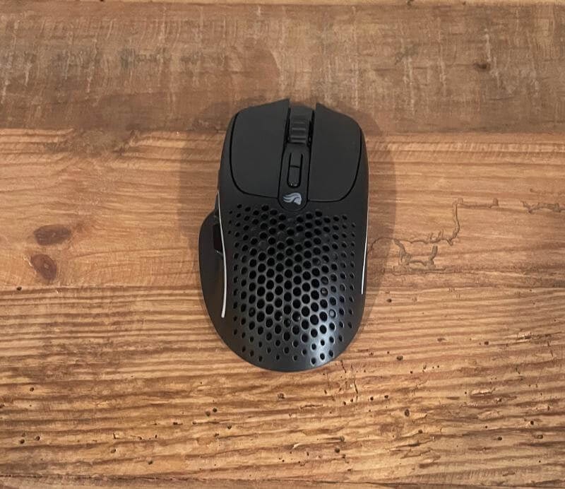 glorious model i 23 Glorious Model I 2 Wireless Review - Un mouse pentru jocuri fără fir cu o ergonomie excelentă