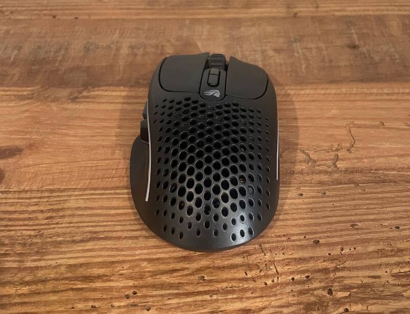 glorious model i 24 Glorious Model I 2 Wireless Review - Un mouse pentru jocuri fără fir cu o ergonomie excelentă