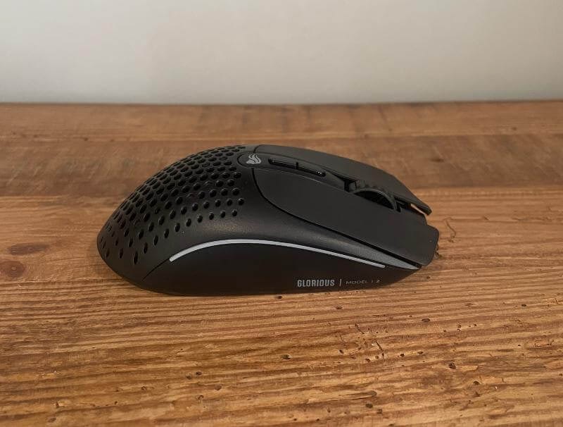 glorious model i 27 Glorious Model I 2 Wireless Review - Un mouse fără fir pentru jocuri cu o ergonomie excelentă