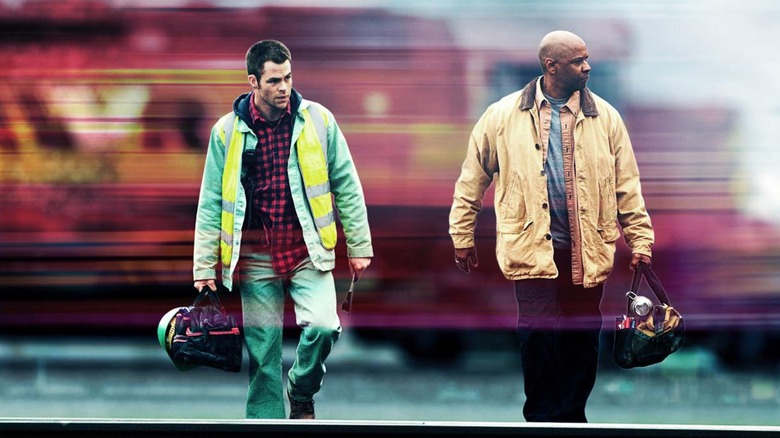 Chris Pine în rolul lui Will Colson și Denzel Washington în rolul lui Frank Barnes în fața unui tren în Unstoppable