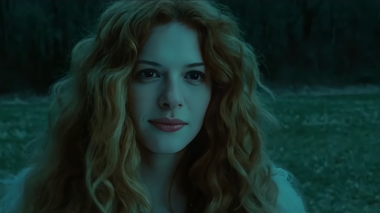 Rachel Lefevre ca Victoria în Twilight pe terenul de baseball