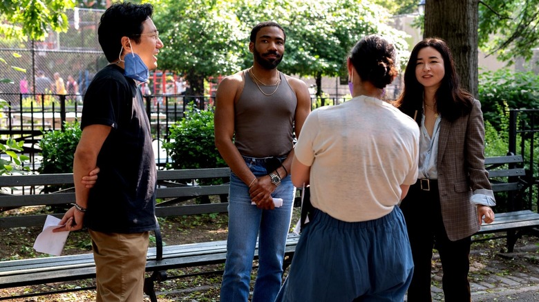 Hiro Murai pe platourile de filmare cu domnul și doamna Smith