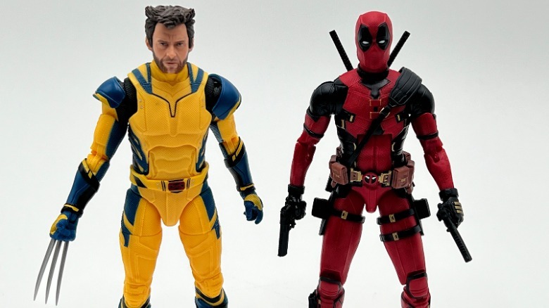 Figurine de acțiune din franciza Marvel Legends Colossus Deadpool