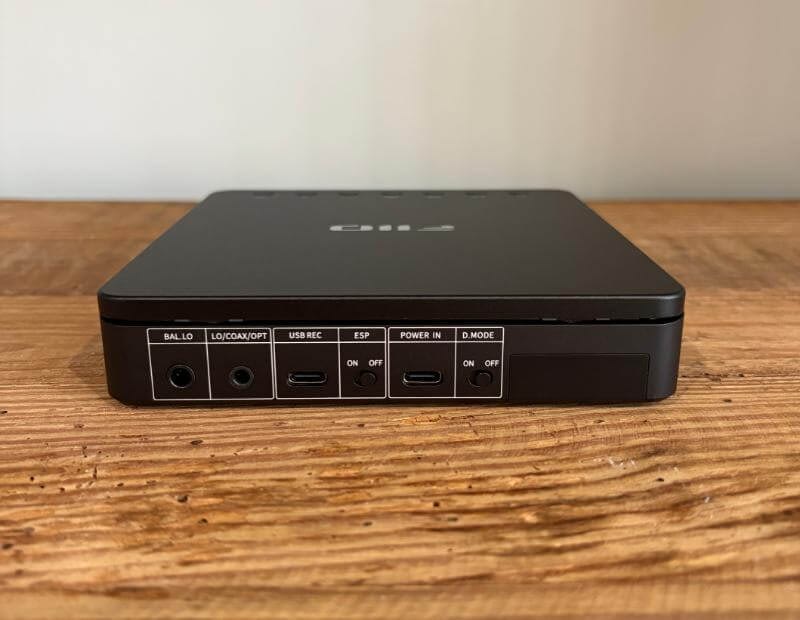 Revizuirea FiiO DM13: Audio modern întâlnește performanța CD-ului clasic 6 fiio dm13 review5 FiiO DM13 Review: Audio modern se întâlnește cu performanța CD-ului clasic