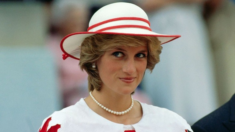 Diana, Prințesa de Wales purtând o pălărie în documentarul HBO The Princess