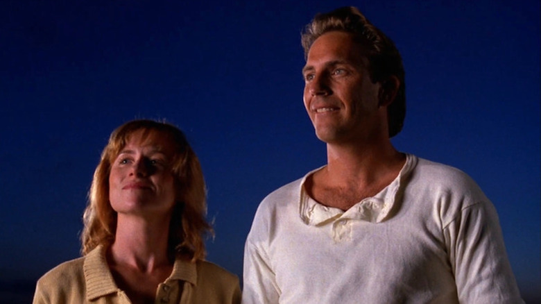 Kevin Costner și Amy Madigan ca Annie și Ray Kinsella în Field of Dreams