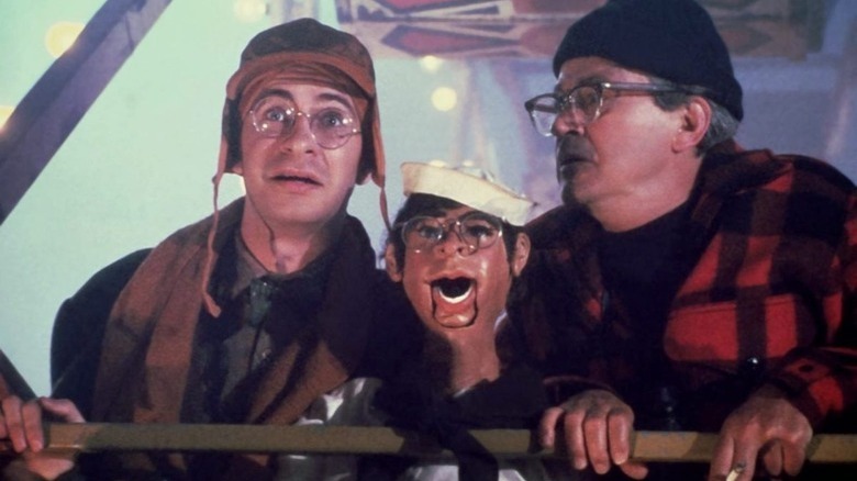 Eddie Deezen în rolul lui Herbie și Murray Hamilton în rolul lui Claude se plimbă pe o roată mare în 1941