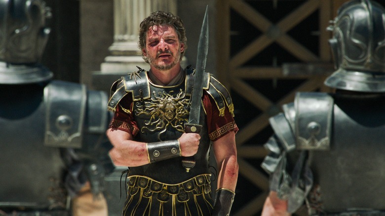 Acacius al lui Pedro Pascal în arenă în Gladiator II