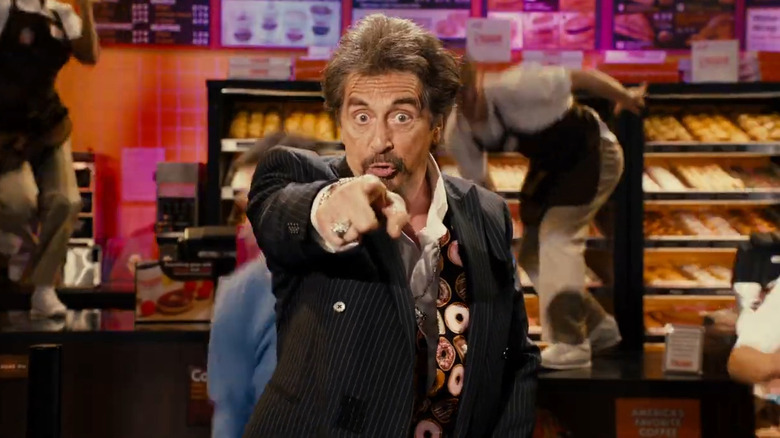 Al Pacino cântă într-o reclamă pentru Dunkin' Donuts, vânzând noul Dunkaccino din Jack and Jill