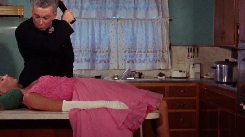 Ramses pe punctul de a ucide o femeie în Sărbătoarea Sângelui