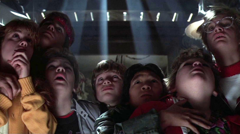 Goonies se ascund de Fratellis în The Goonies