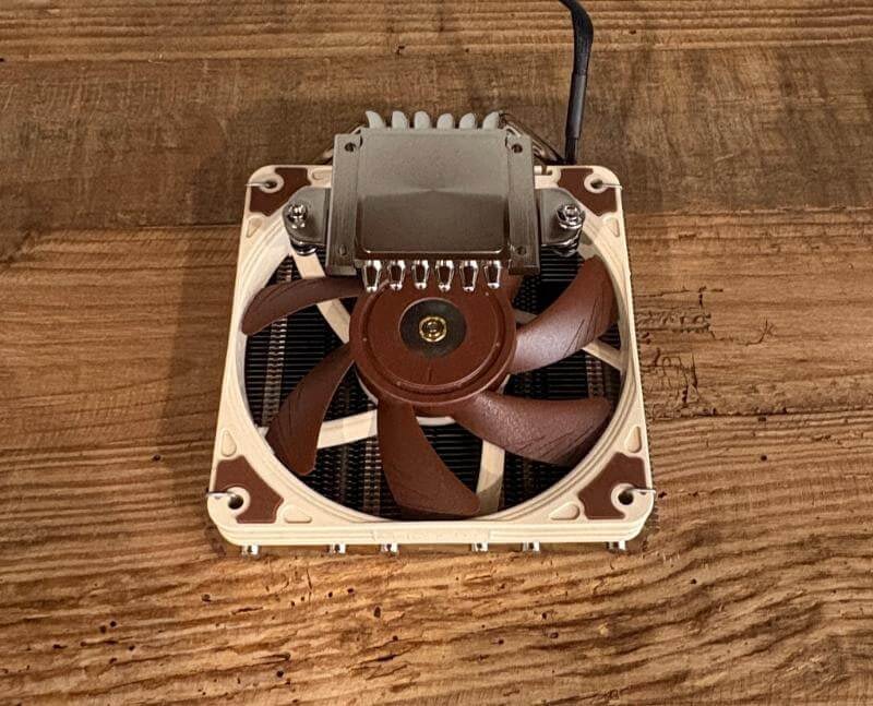 Recenzie noctua nh l12sx777 Recenzie Noctua NH-L12Sx77: Coolerul de ultima generație cu profil redus pentru construcții compacte