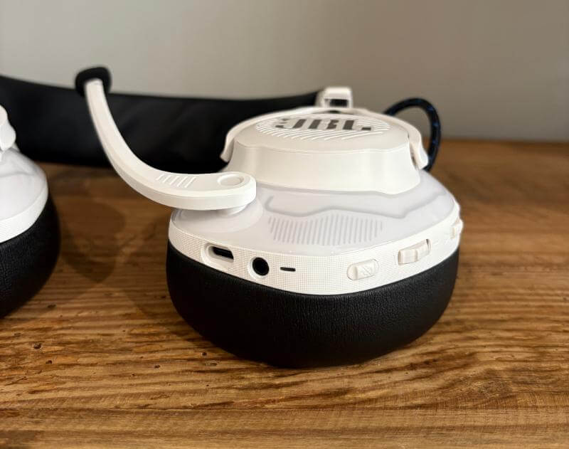 Recenzie JBL Quantum 910P: sunet imersiv și confort premium 10 Recenzie JBL Quantum 910P9 Recenzie JBL Quantum 910P: sunet captivant și confort premium