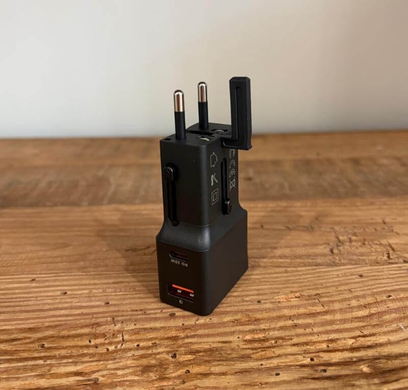 Recenzie încărcător de călătorie arolling Square6 Opinie încărcător de călătorie Rolling Square: Soluție compactă pentru călătorii globali