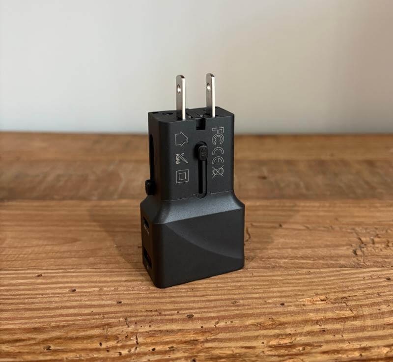 Recenzie încărcător de călătorie arolling Square4 Opinie încărcător de călătorie Rolling Square: Soluție compactă pentru călătorii globali