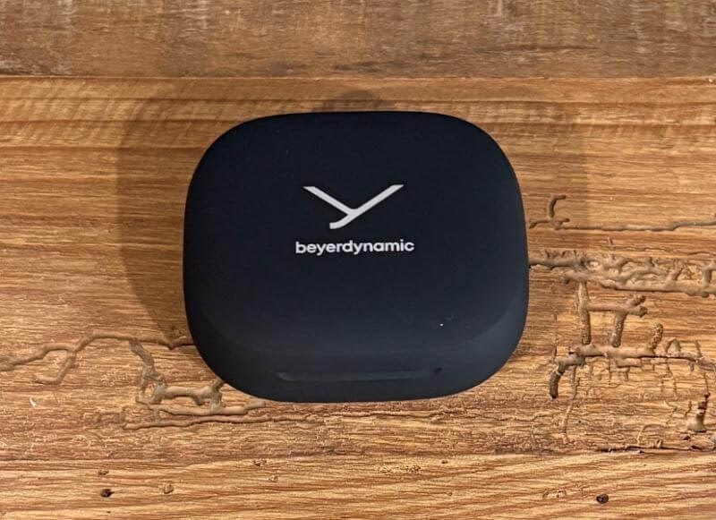 Beyer amiron 300 review2 Beyerdynamic AMIRON 300 Review: Designul elegant se întâlnește cu performanța practică