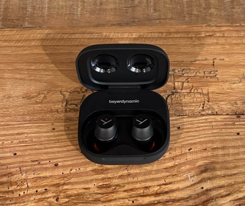 Beyer amiron 300 review3 Beyerdynamic AMIRON 300 Review: Designul elegant se întâlnește cu performanța practică