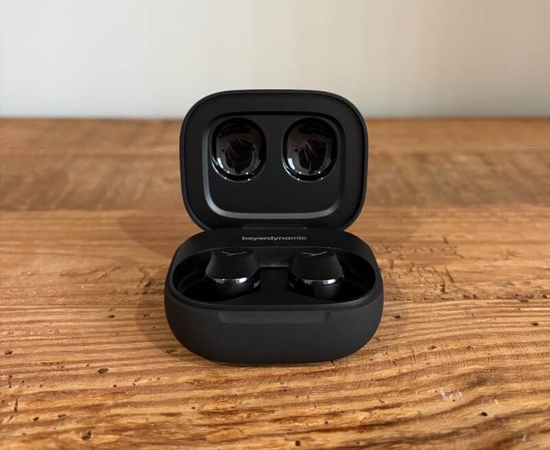 Beyer amiron 300 review4 Beyerdynamic AMIRON 300 Review: Designul elegant se întâlnește cu performanța practică