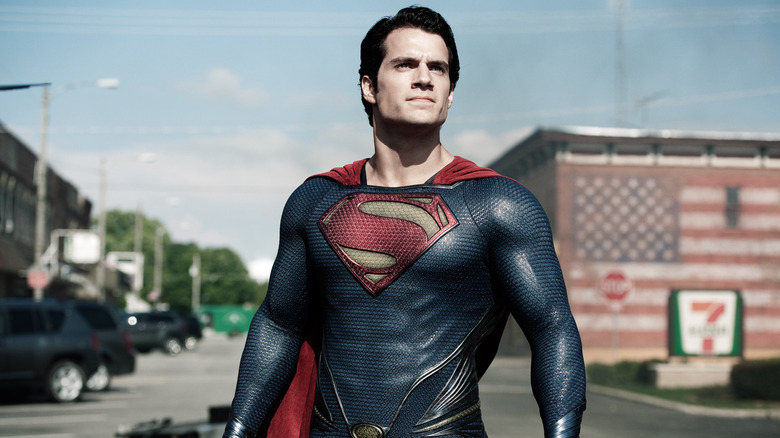 Henry Cavill ca Superman luptă pe străzi în Man of Steel