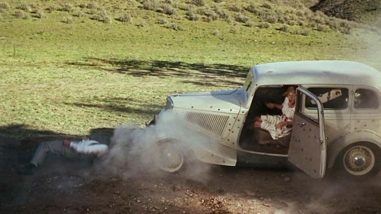 Warren Beatty și Faye Dunaway își întâlnesc finalul îngrozitor în Bonnie și Clyde