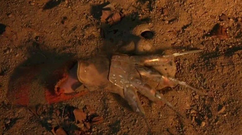 Kane Hodder trage masca lui Jason Voorhees în subteran în rolul lui Freddy Krueger în Jason Goes to Hell: The Final Friday