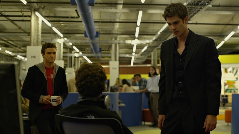 Eduardo Saverin se confruntă cu Mark Zuckerberg la birourile Facebook din The Social Network