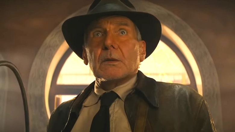 Indiana Jones părea speriată înăuntru 