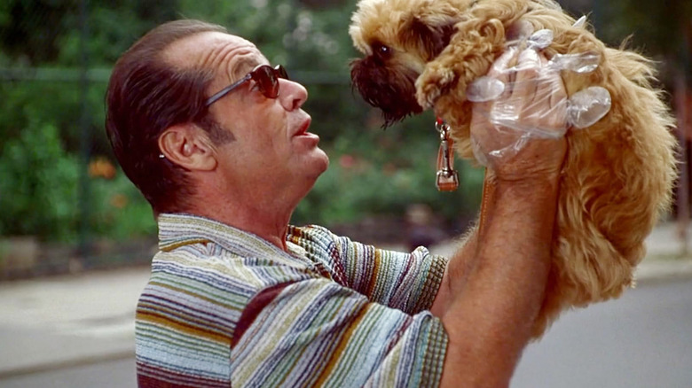 Jack Nicholson ține în brațe un câine adorabil ca Melvin Udall în As Good as It Gets