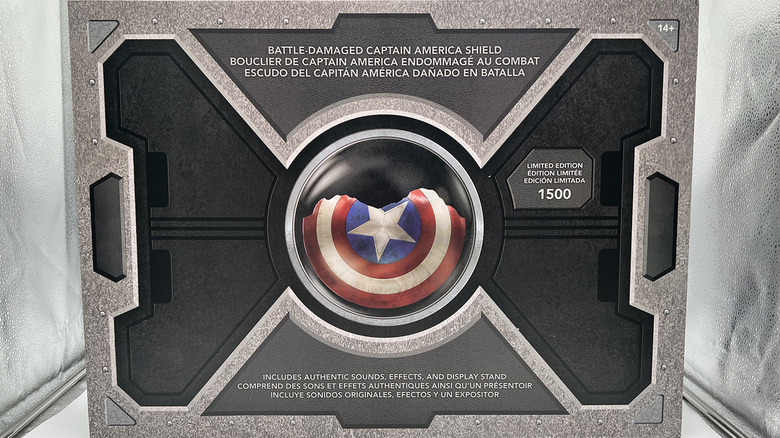 Scut Captain America deteriorat de luptă în cutie