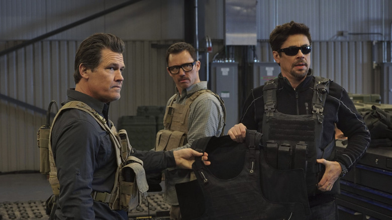 Josh Brolin ca Matt, Jeffrey Donovan ca Steve și Benicio del Toro ca Alejandro în Sicario: Day of the Soldado