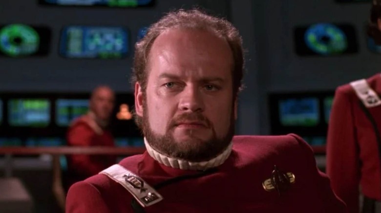 Căpitanul Morgan pe scaunul căpitanului în Star Trek: The Next Generation