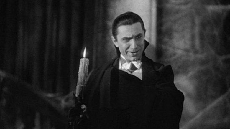 Dracula lui Bela Lugosi salută un vizitator în Dracula lui Tod Browning
