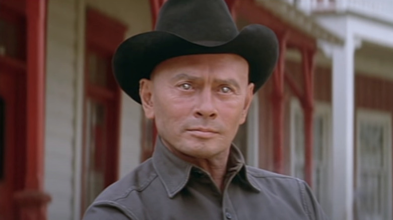 Gunslinger al lui Yul Brynner dezvăluie ochi metalici în Westworld