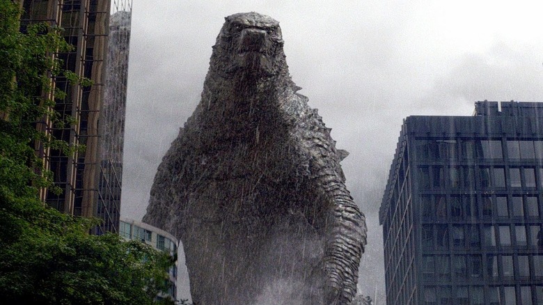 Godzilla se pregătește să lupte cu MUTO în San Francisco în Godzilla (2014)