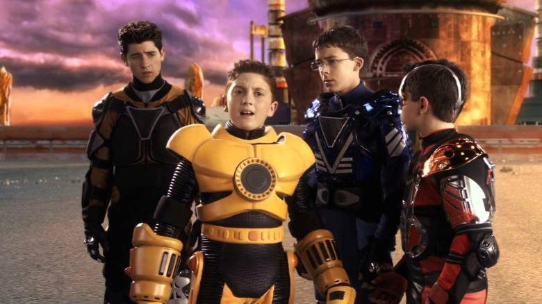 Juni înconjurat de războinici cibernetici în Spy Kids 3-D