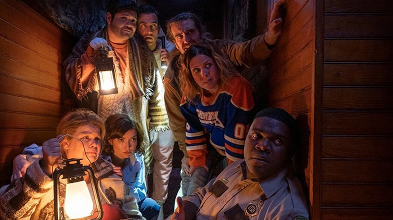 Sam Richardson în rolul lui Finn Wheeler se îngrădește cu distribuția ansamblului Werewolves Within